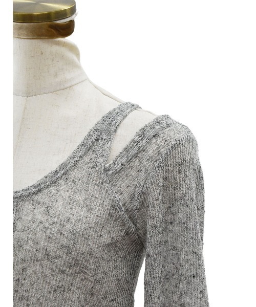Reurie'（レウリィ）の「オフショルダーシアーカーディガン／off shoulder sheer cardigan 長袖 クルーネック サマーニット フロントボタン レイヤード メランジ 大人カジュアル シンプル 韓国 Y2K バレエコア グレー ライトグレー（Tシャツ/カットソー・レディース・グレー・FREE）」の12枚目の写真