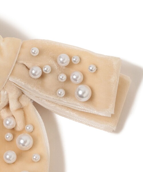 BEAMS BOY（ビームスボーイ）の「maturely / パール ベルベット リボン クリップ（バレッタ/ヘアクリップ・レディース・ブラック/アイボリー・ONE SIZE）」の5枚目の写真