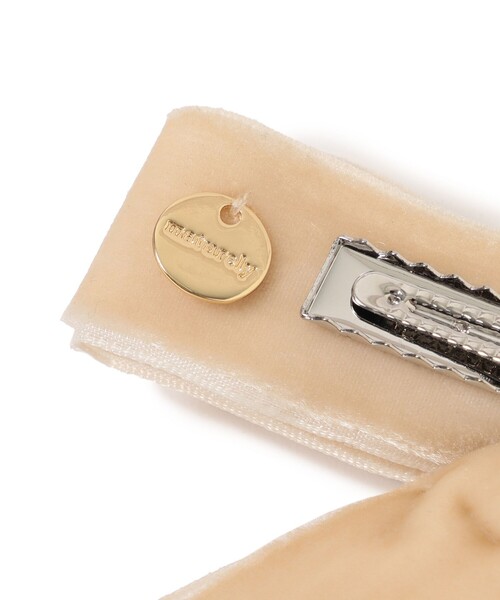 BEAMS BOY（ビームスボーイ）の「maturely / パール ベルベット リボン クリップ（バレッタ/ヘアクリップ・レディース・ブラック/アイボリー・ONE SIZE）」の6枚目の写真