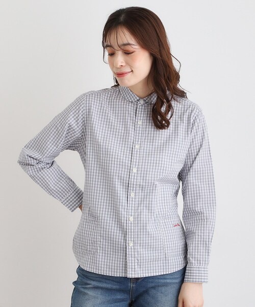 LAURA ASHLEY（ローラアシュレイ）の「【Lサイズあり／日本製／ワンマイルウエア】丸衿ロゴ刺しゅうシャツ（シャツ/ブラウス・レディース・ブルー系2/ブラック系1/グレー系1・38/40）」の2枚目の写真