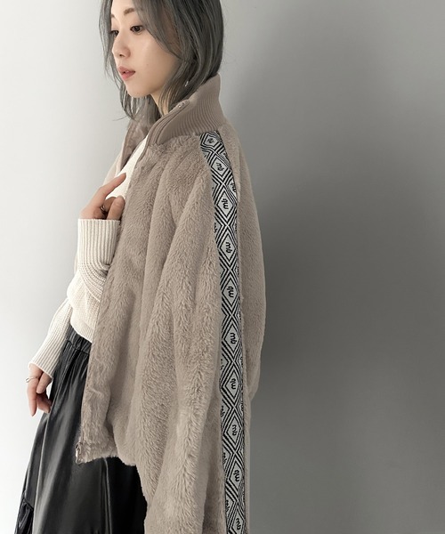 mily bilet(ミウィビレット)の「【mily bilet】上質な肌触り、スタイリッシュアウター。ジャガードテープ使いドロスト付き指穴シャギーファーブルゾン(ブルゾン・レディース・グレイッシュベージュ/ブラック/ベージュ系その他・X-LARGE/SMALL/MEDIUM/LARGE)」の10枚目の写真