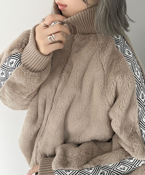 mily bilet(ミウィビレット)の「【mily bilet】上質な肌触り、スタイリッシュアウター。ジャガードテープ使いドロスト付き指穴シャギーファーブルゾン(ブルゾン・レディース・グレイッシュベージュ/ブラック/ベージュ系その他・X-LARGE/SMALL/MEDIUM/LARGE)」の11枚目の写真