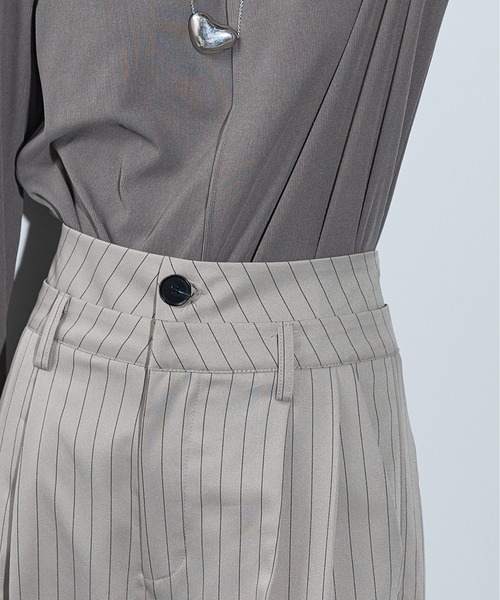 THE YOn（ザヨン）の「ダブルウエストピンストライプタックパンツ（その他パンツ・レディース・チャコールグレー/ネイビー/グレイッシュベージュ・S/M）」の15枚目の写真