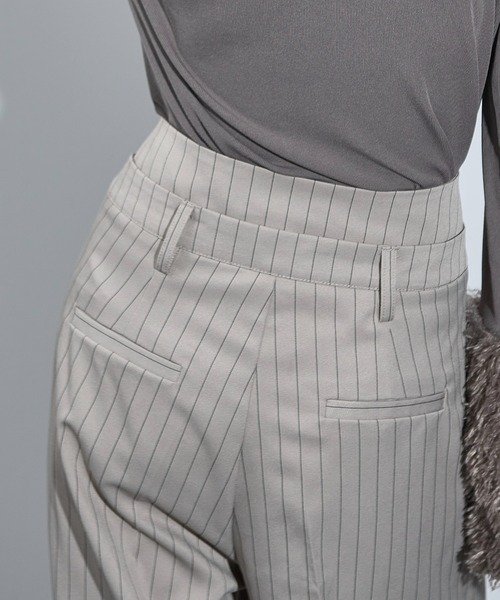 THE YOn（ザヨン）の「ダブルウエストピンストライプタックパンツ（その他パンツ・レディース・チャコールグレー/ネイビー/グレイッシュベージュ・S/M）」の16枚目の写真