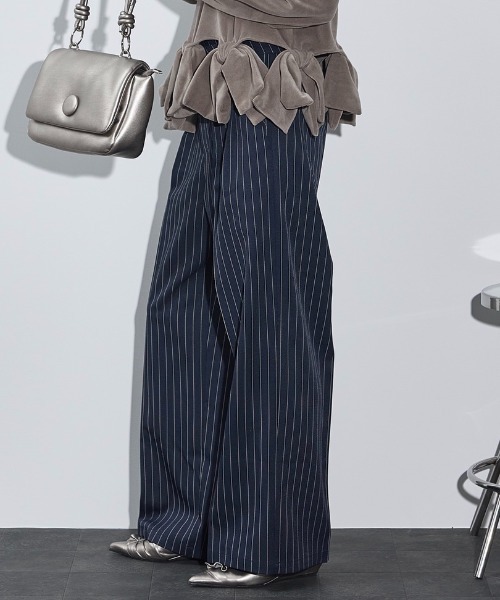 THE YOn（ザヨン）の「ダブルウエストピンストライプタックパンツ（その他パンツ・レディース・チャコールグレー/ネイビー/グレイッシュベージュ・S/M）」の6枚目の写真