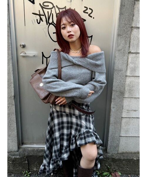 EVRIS（エヴリス）の「ツイストオフショルダーニットトップス