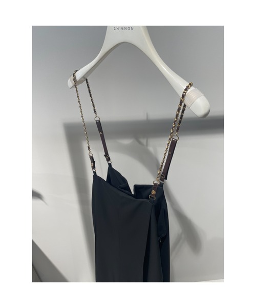 chignon シニヨン　チェーンサスペンダー付きパンツ　ベージュ CHIGNON（シニヨン）の「【大人気】CHIGNON チェーン