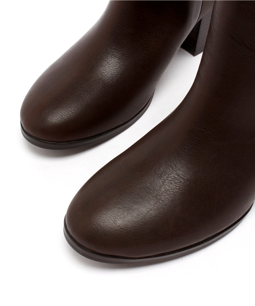 ikka（イッカ）の「バックベルトショートブーツ（ブーツ・レディース・ブラウン/ブラック・MEDIUM/LARGE）」の4枚目の写真