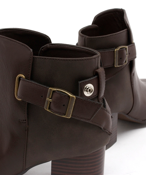 ikka（イッカ）の「バックベルトショートブーツ（ブーツ・レディース・ブラウン/ブラック・MEDIUM/LARGE）」の6枚目の写真