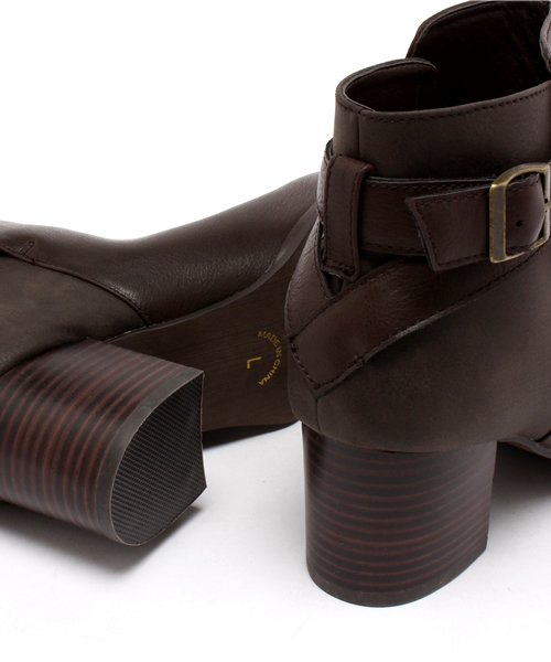 ikka（イッカ）の「バックベルトショートブーツ（ブーツ・レディース・ブラウン/ブラック・MEDIUM/LARGE）」の7枚目の写真