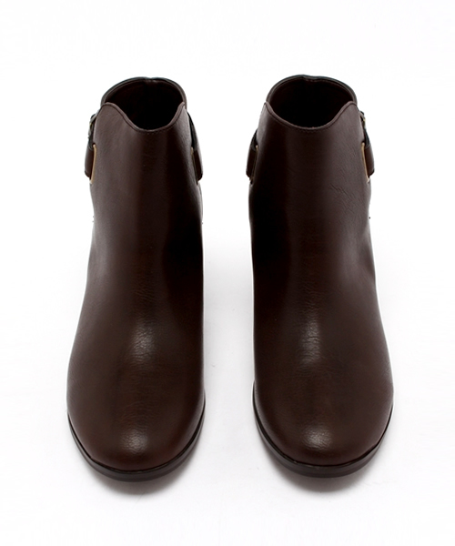 ikka（イッカ）の「バックベルトショートブーツ（ブーツ・レディース・ブラウン/ブラック・MEDIUM/LARGE）」の8枚目の写真
