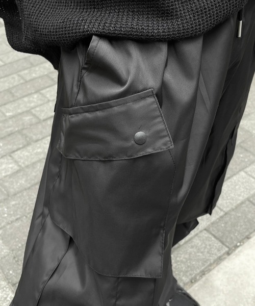 Chikashitsu +(チカシツプラス)の「【Chikashitsu +】full length nylon cargo pant / 【チカシツプラス】フルレングスナイロンカーゴパンツ(カーゴパンツ・メンズ・ブラック・ONE SIZE)」の4枚目の写真