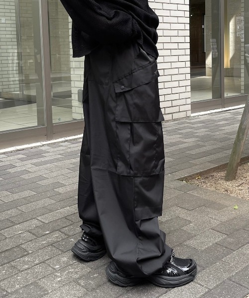 Chikashitsu +(チカシツプラス)の「【Chikashitsu +】full length nylon cargo pant / 【チカシツプラス】フルレングスナイロンカーゴパンツ(カーゴパンツ・メンズ・ブラック・ONE SIZE)」の14枚目の写真