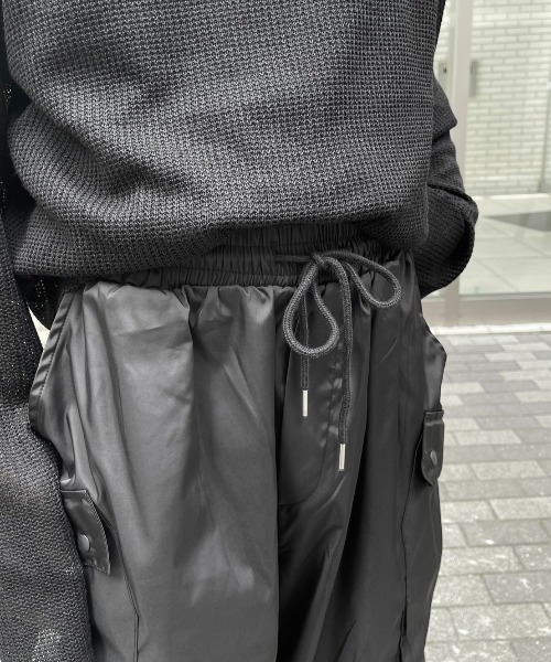 Chikashitsu +(チカシツプラス)の「【Chikashitsu +】full length nylon cargo pant / 【チカシツプラス】フルレングスナイロンカーゴパンツ(カーゴパンツ・メンズ・ブラック・ONE SIZE)」の3枚目の写真