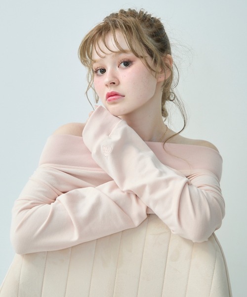 TITTY&CO.（ティティーアンドコー）の「ワンショルダーロゴスウェットトップス（スウェット・レディース・グレー/ピンク/ホワイト・FREE）」の3枚目の写真