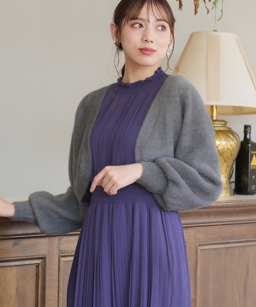 ASTORIA ODIER(アストリアオディール)の「ラメフェザーボレロカーディガン(カーディガン/ボレロ・レディース・アイボリー/グレイッシュベージュ/チャコールグレー/ラベンダー・MEDIUM)」の6枚目の写真