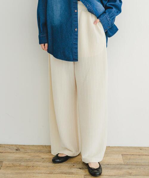 ITEMS URBANRESEARCH(アイテムズ アーバンリサーチ)の「ベロアイージーパンツ(その他パンツ・レディース・ホワイト系その他/ライトブラウン/チャコールグレー・FREE)」の4枚目の写真