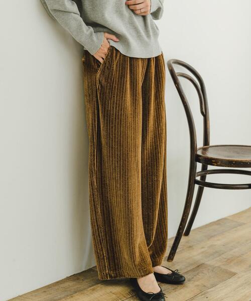 ITEMS URBANRESEARCH(アイテムズ アーバンリサーチ)の「ベロアイージーパンツ(その他パンツ・レディース・ホワイト系その他/ライトブラウン/チャコールグレー・FREE)」の14枚目の写真