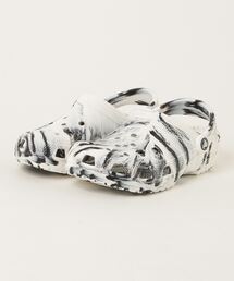 crocs（クロックス）の「CROCS/クロックス サンダル CLASSIC MARBLED CLOG 206867-103（サンダル・メンズ）」