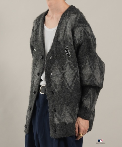 Perushu（ペルーシュ）の「Perushu × MLB コラボアーガイルシャギーニットカーディガン（カーディガン/ボレロ・メンズ・ダークブラウン/ネイビー/ブラック・MEDIUM/LARGE）」の9枚目の写真