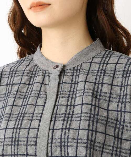 one'sterrace(ワンズテラス)の「フランネルチェック柄 刺繍シャツブラウス(シャツ/ブラウス・レディース・ベージュ系8/ネイビー系5・02)」の6枚目の写真