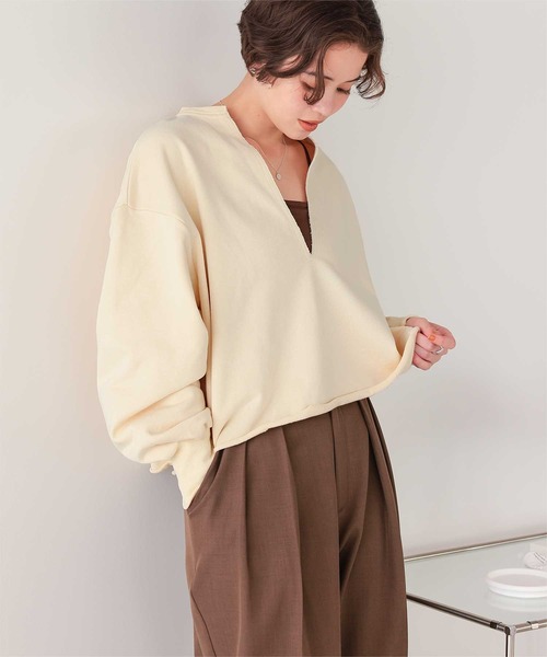 titivate（ティティベイト）の「深Vネックスウェットプルオーバー（スウェット・レディース・チャコール/オートミール/グレー/クリーム/ネイビー・M/L）」の4枚目の写真