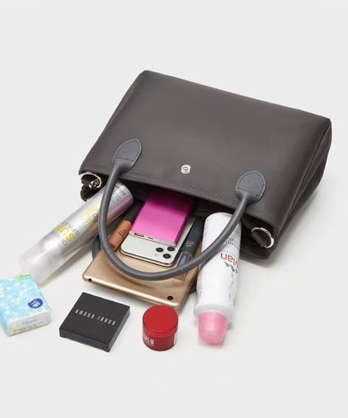 folka(フォルカ)の「3-11E93 トップハンドル ナイロントートバック ショルダーバッグ(トートバッグ・レディース・ブラック/ダークブラウン/キャメル/ダークグレー/ネイビー/ベージュ・ONESIZE)」の8枚目の写真