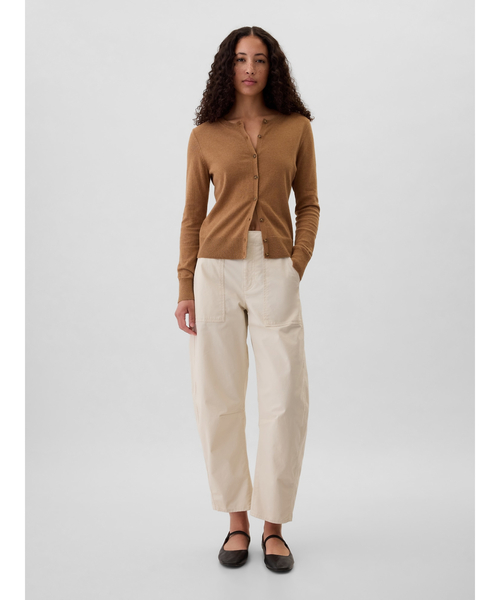 GAP（ギャップ）の「ハイライズ バレルカーキパンツ（その他パンツ・レディース・ベージュ/オフホワイト/グレー/グリーン・4/2/0/000/00/10/6/8）」の5枚目の写真