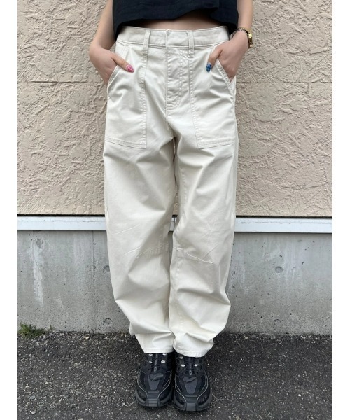 GAP（ギャップ）の「ハイライズ バレルカーキパンツ（その他パンツ・レディース・ベージュ/オフホワイト/グレー/グリーン・4/2/0/000/00/10/6/8）」の7枚目の写真