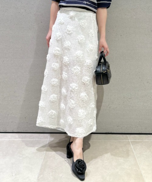 LILY BROWN（リリーブラウン）の「フラワーモチーフナロースカート  