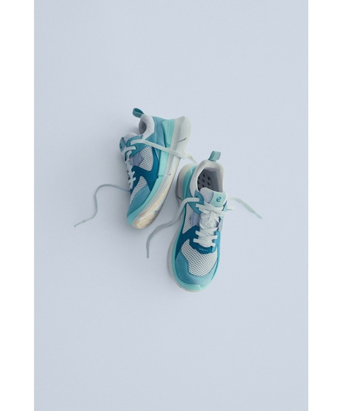 ECCO(エコー)の「ECCO バイオム 2.2 本革 レディース 多用途 アスレジャースニーカー(スニーカー・レディース・ブルー系その他・38/37)」の2枚目の写真