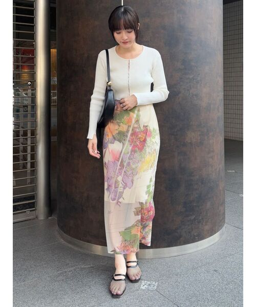 LAGUNAMOON(ラグナムーン)の「【DELIGENCE PARLOURコラボ】アートフラワープリントシアースカート(スカート・レディース・ベージュ/ライトグレー・FREE)」の4枚目の写真