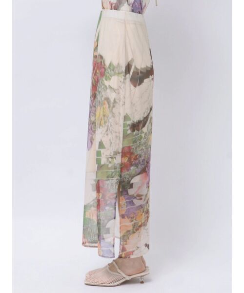 LAGUNAMOON(ラグナムーン)の「【DELIGENCE PARLOURコラボ】アートフラワープリントシアースカート(スカート・レディース・ベージュ/ライトグレー・FREE)」の16枚目の写真