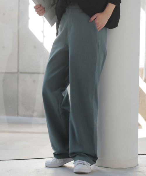 HUG.U(ハグユー)の「よくばり極伸びパンツ < ストレート >(その他パンツ・レディース・ブラック/ベージュ/カーキ/アイボリー/グレイッシュブルー/ブラウン・M(トール丈)/M(レギュラー丈)/L(レギュラー丈)/XXL(トール丈)/XXL(レギュラー丈)/XL(トール丈)/XL(レギュラー丈)/L(トール丈))」の6枚目の写真