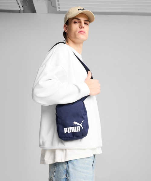 PUMA（プーマ）の「PUMA プーマ ユニセックス プーマ フェーズ ポータブル 2.5L PUMA PHASE Portable（ショルダーバッグ・メンズ・ブラック/ネイビー・フリー）」の2枚目の写真