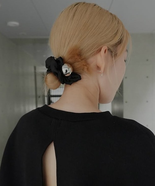 MANOF（マノフ）の「heyep×MANOF Medium Metal Ball Scrunchie