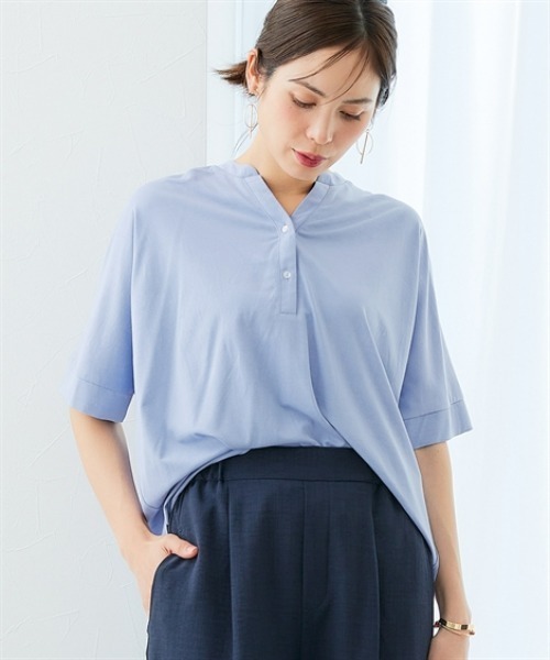 7days Life Styling（セブンデイズライフスタイリング）の「ブラウス見えシルケットポンチスキッパーチュニックカットソートップス<大きいサイズ有>（Tシャツ/カットソー・レディース・グレイッシュベージュ/ブラック/サックスブルー/オフホワイト・S/M/L/LL/3L）」の4枚目の写真