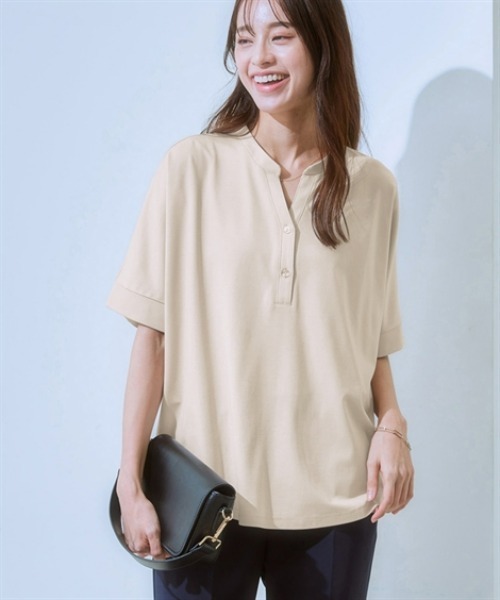 7days Life Styling（セブンデイズライフスタイリング）の「ブラウス見えシルケットポンチスキッパーチュニックカットソートップス<大きいサイズ有>（Tシャツ/カットソー・レディース・グレイッシュベージュ/ブラック/サックスブルー/オフホワイト・S/M/L/LL/3L）」の3枚目の写真