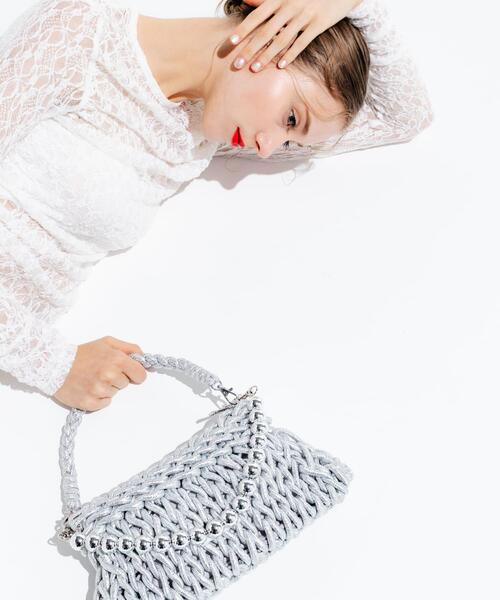 RODE SKO(ロデスコ)の「ボールチェーン付き編み込みバッグ(ハンドバッグ・レディース・シルバー/ブラック・ONE)」の2枚目の写真