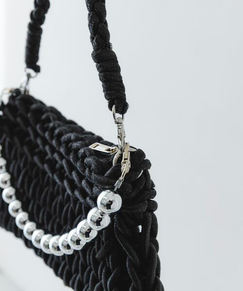 RODE SKO(ロデスコ)の「ボールチェーン付き編み込みバッグ(ハンドバッグ・レディース・シルバー/ブラック・ONE)」の10枚目の写真