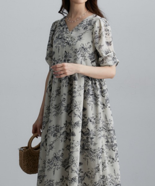 nissen(ニッセン)の「花柄シフォンマキシ丈ワンピース(ワンピース・レディース・ブラック/キナリ・M/L)」の6枚目の写真