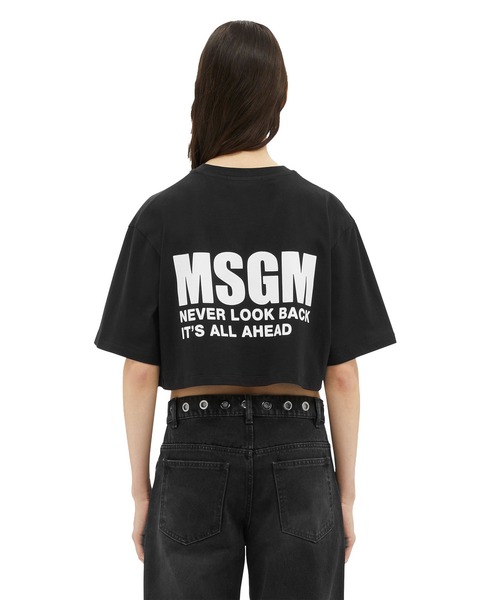 MSGM(エムエスジーエム)の「NEVER LOOK BACK ステートメントロゴ クロップドTシャツ(Tシャツ/カットソー・レディース・ブラック/レッド/ホワイト・M/S)」の12枚目の写真