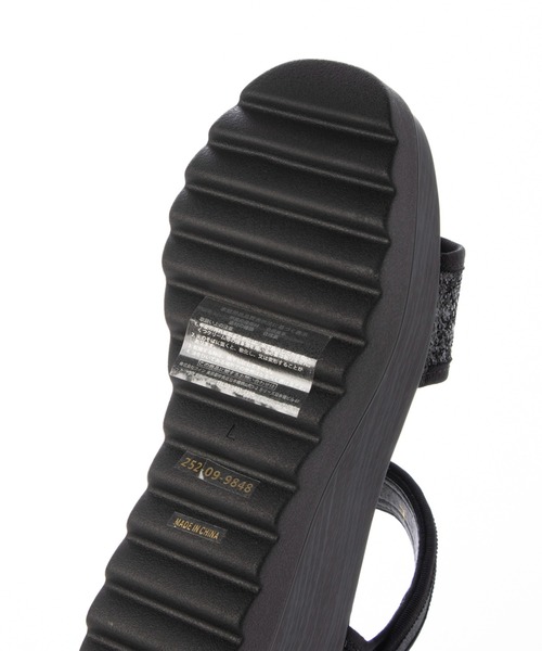 Fin(フィン)の「厚底グリッターベルクロサンダル【低反発スポンジ入り(サンダル・レディース・ブラック・S/M/L/LL)」の5枚目の写真