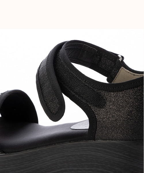 Fin(フィン)の「厚底グリッターベルクロサンダル【低反発スポンジ入り(サンダル・レディース・ブラック・S/M/L/LL)」の6枚目の写真