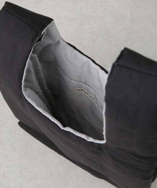 NANO universe（ナノユニバース）の「「NJ/CLUB」中綿マルシェバッグ（トートバッグ・メンズ・ターコイズブルー/ブラック/ベージュ/ロイヤルブルー・FREE）」の11枚目の写真