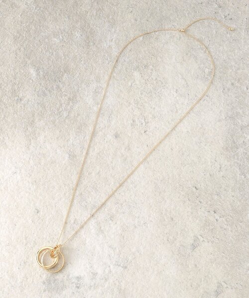 OPAQUE.CLIP（オペークドットクリップ）の「カラーエポ×メタル リングネックレス（ネックレス・レディース・シルバー/ゴールド・00）」の4枚目の写真