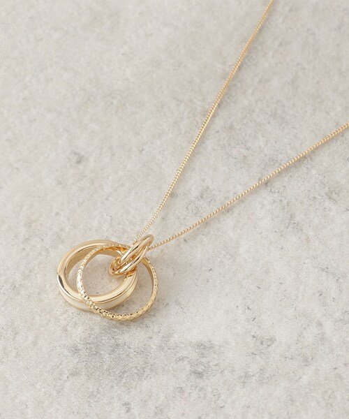 OPAQUE.CLIP（オペークドットクリップ）の「カラーエポ×メタル リングネックレス（ネックレス・レディース・シルバー/ゴールド・00）」の7枚目の写真