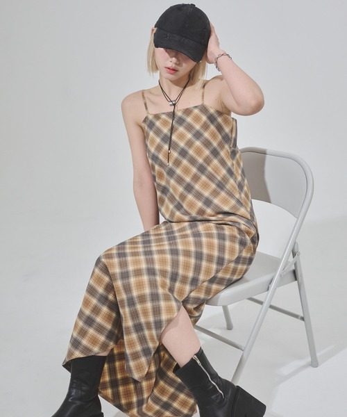 ENVYM(アンビー)の「バイアスキャミワンピース(ワンピース・レディース・ベージュ/ブラック・FREE)」の18枚目の写真