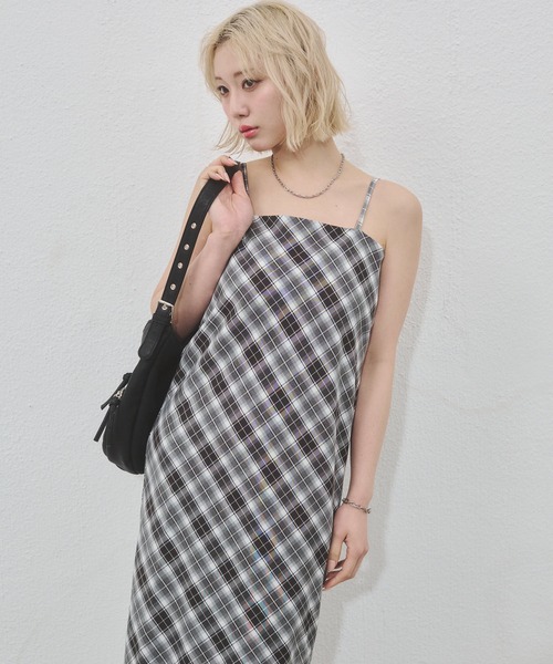 ENVYM(アンビー)の「バイアスキャミワンピース(ワンピース・レディース・ベージュ/ブラック・FREE)」の20枚目の写真