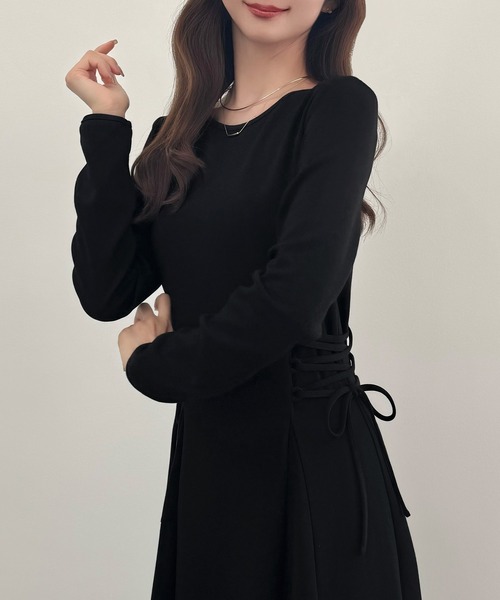 CENEA(セネア)の「レースアップカットフレアワンピース(裏地無し)(ワンピース・レディース・チャコール/ダークベージュ/ブラック・LARGE/MEDIUM/SMALL)」の4枚目の写真